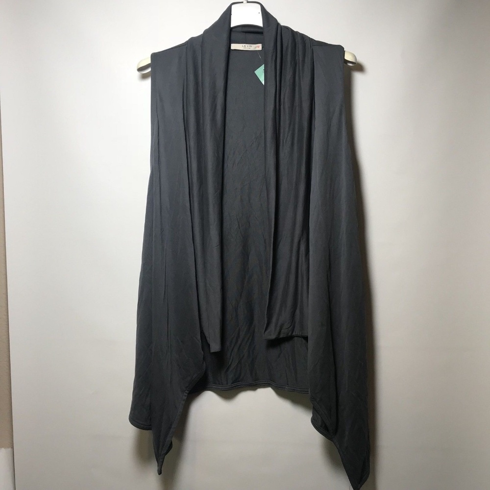 LE LIS NWT Grey Open Front Sleeveless Cardigan